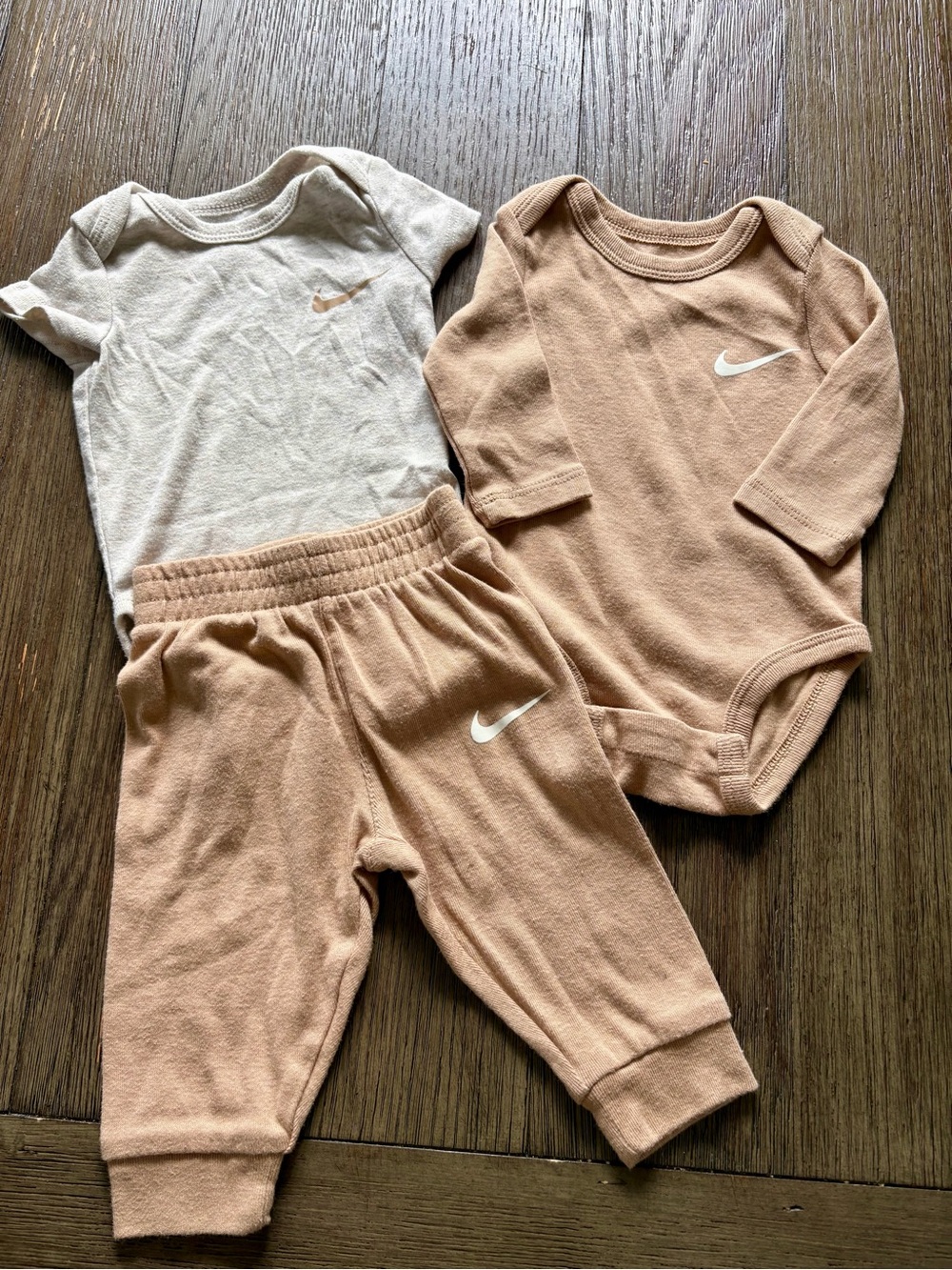 Nike Baby Neutral Cream & Tan Bodysuit and Pants Set